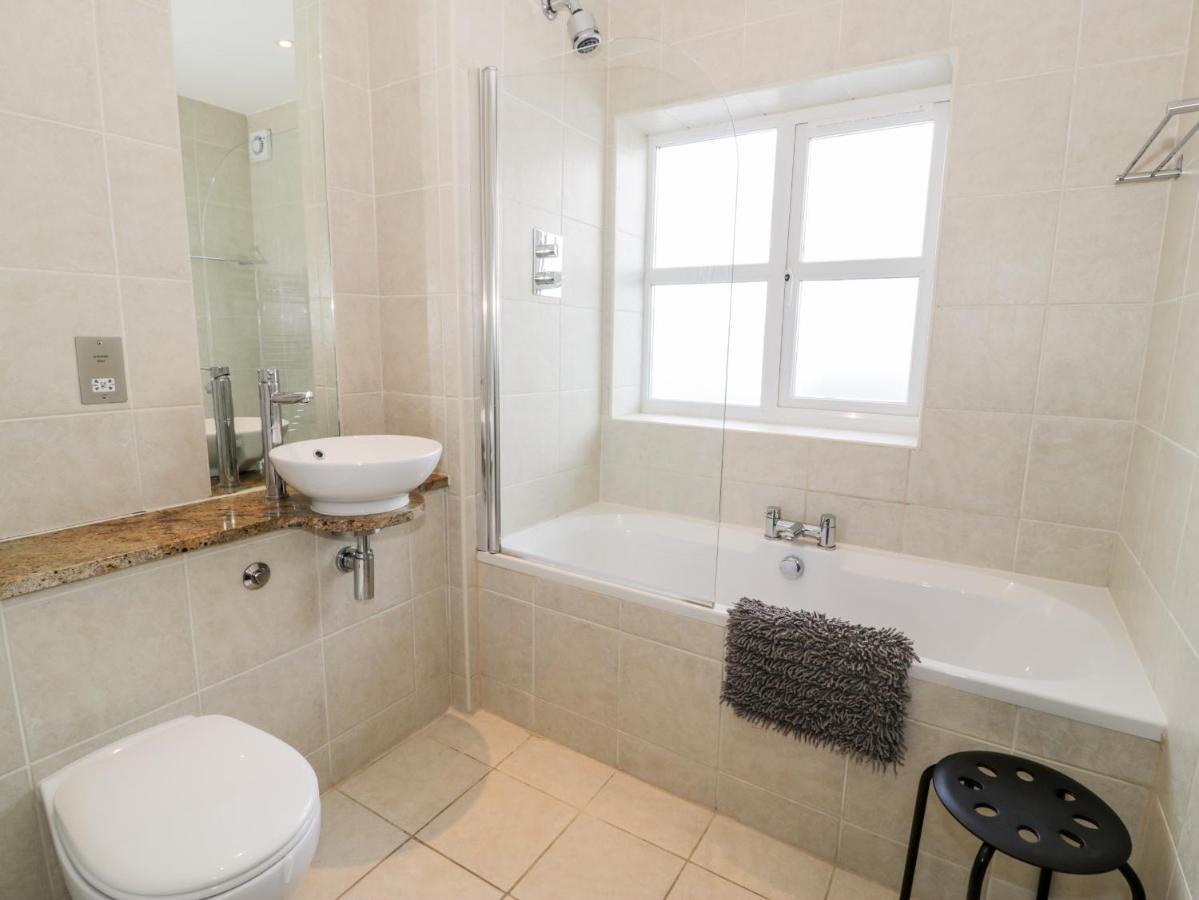 Tides Apartment Benllech Bagian luar foto